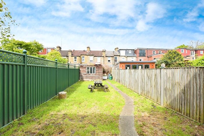 2 Bedroom Property To Rent In Station Road, London, SW19