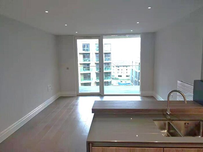 2 Bedroom Apartment To Rent In Queenshurst Square, Kingston Upon Thames, Surrey, KT2
