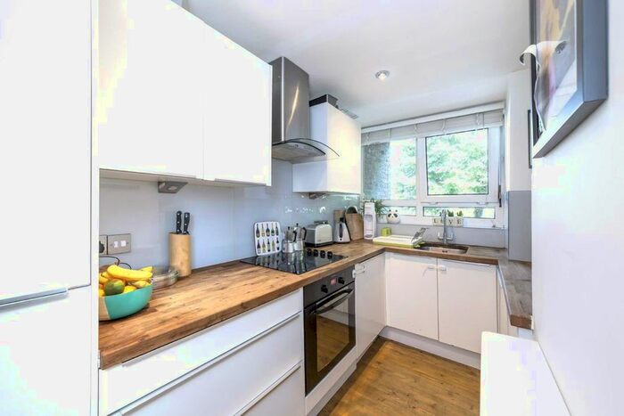1 Bedroom Flat To Rent In Tooting Bec Road, Tooting Bec, SW17