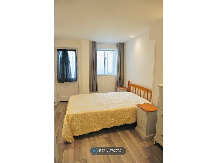 1 Bedroom Flat To Rent In Queen Street, Portsmouth, PO1