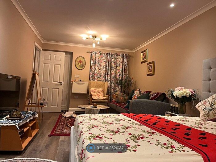 Studio To Rent In Ruscombe, Reading, RG10