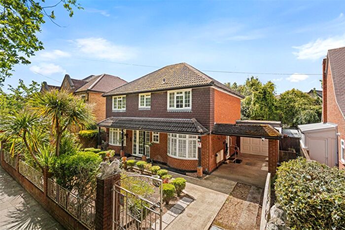 4 Bedroom Detached House For Sale In Burtons Road, Hampton, TW12