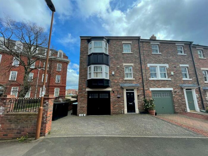 5 Bedroom Town House To Rent In Dalton Crescent, Durham, DH1