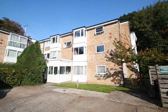 1 Bedroom Flat To Rent In Vincent Road, Luton, Bedfordshire, LU4