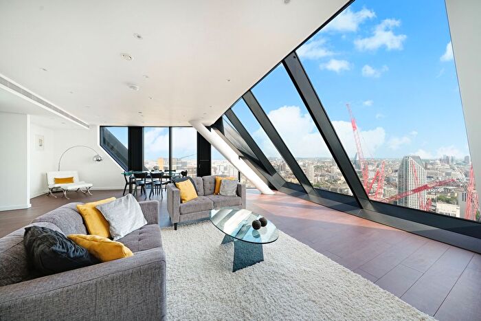 2 Bedroom Flat To Rent In Strata Building, Walworth Road, SE1