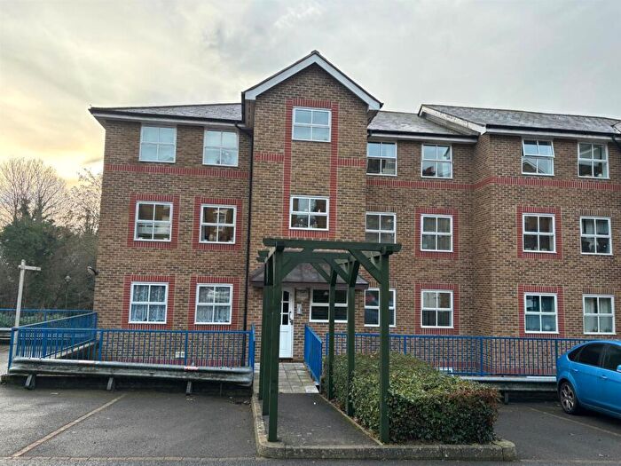 2 Bedroom Flat To Rent In River Bank Close, Maidstone, ME15