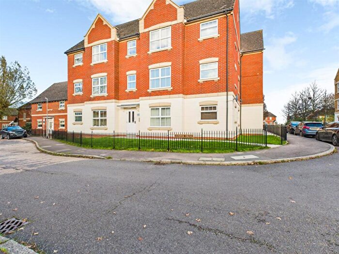1 Bedroom Flat For Sale In Juniper Drive, Weston Turville, Aylesbury, HP22