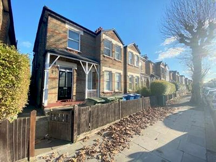 3 Bedroom Apartment To Rent In South Croxted Road, Dulwich, London, SE21