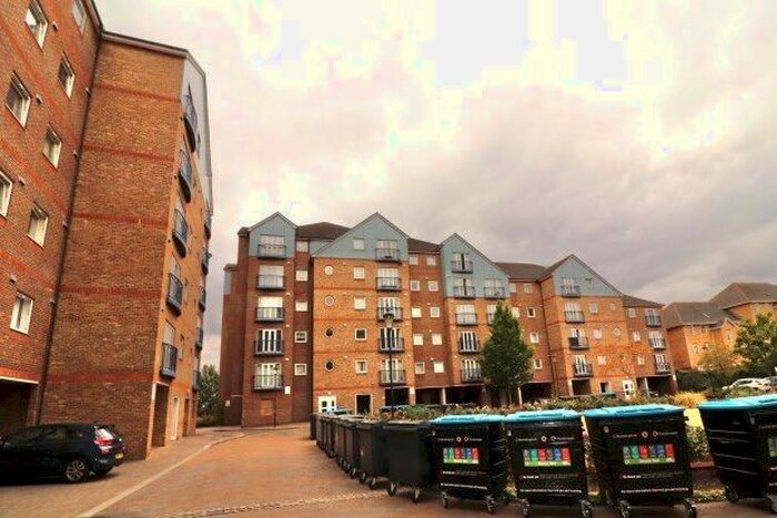 2 Bedroom Flat To Rent In Argent Court, Grays, RM17
