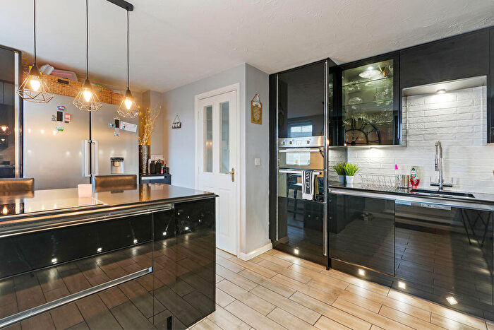 3 Bedroom Town House For Sale In Oxclose Park Way, Halfway, Sheffield, S20