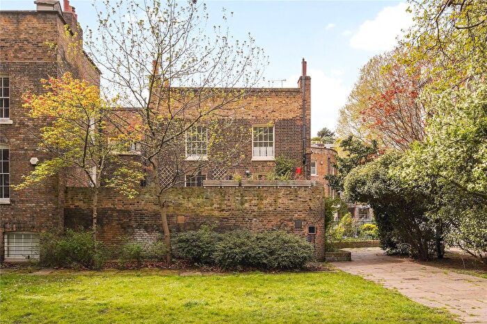 3 Bedroom Flat For Sale In Clerkenwell Close, London, EC1R