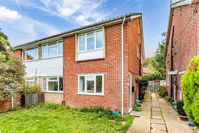 2 Bedroom Maisonette For Sale In Sandy Road, Addlestone, KT15