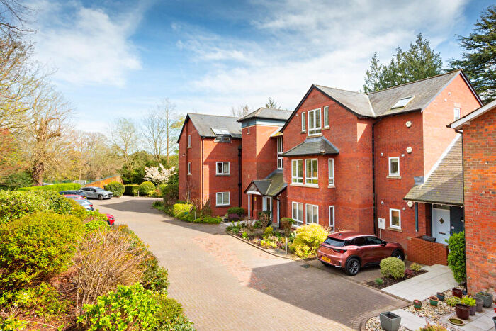 2 Bedroom Apartment For Sale In Elmhurst, Bowgreave, PR3