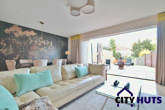 1 Bedroom Flat To Rent In Creighton Avenue, London, N10