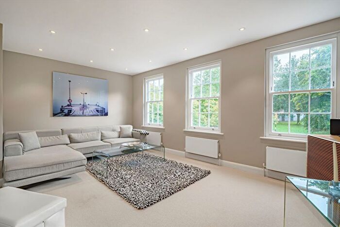 3 Bedroom End Of Terrace House For Sale In The Polygon, Clapham, SW4