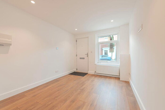2 Bedroom End Of Terrace House To Rent In Methuen Street, Southampton, SO14