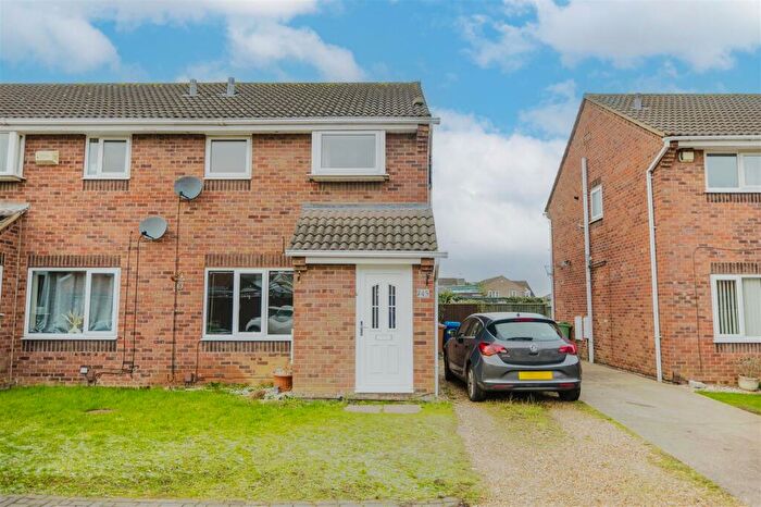 3 Bedroom End Of Terrace House For Sale In Yardley Way, Grimsby, DN34