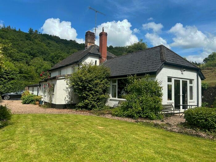 4 Bedroom Detached House For Sale In Stoodleigh, Tiverton, EX16