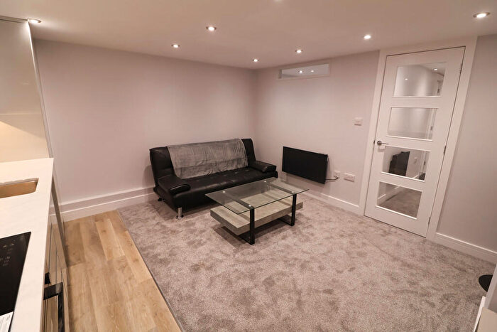 1 Bedroom Flat To Rent In St Marys Road, Glossop, SK13