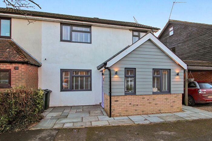 3 Bedroom Semi-Detached House For Sale In Hither Field, Charing, TN27