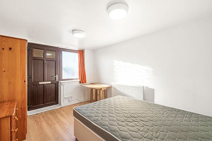 Studio To Rent In Langford Road, Cockfosters, Barnet, EN4