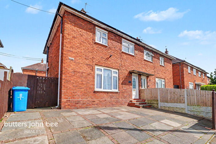 3 Bedroom Semi Detached House To Rent In Mallorie Road, Stoke-on-trent, ST6