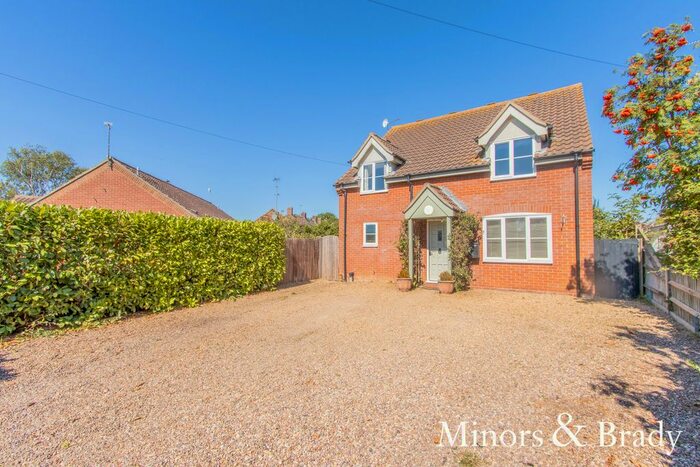 4 Bedroom Detached House For Sale In Mautby Lane, Runham, Great Yarmouth, NR29