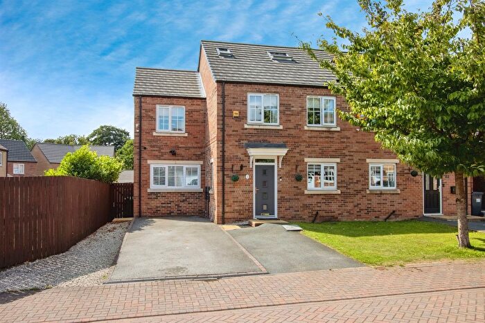 4 Bedroom Semi-Detached House For Sale In Spruce Garth, Leeds, LS14