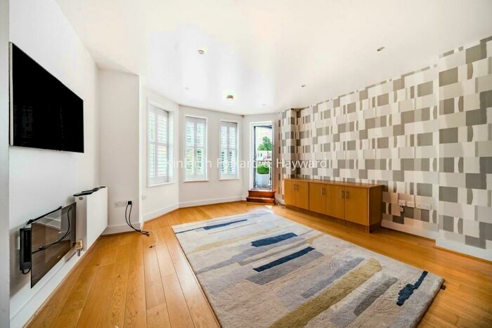 2 Bedroom Flat For Sale In Westerham Road, Keston, BR2