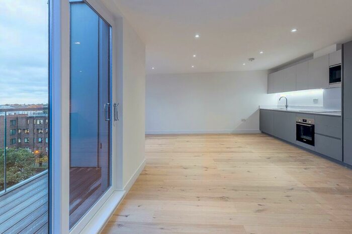 1 Bedroom Flat To Rent In Eastern Road, Romford, RM1