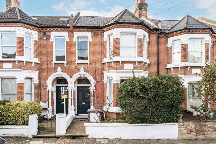 2 Bedroom Flat To Rent In Carminia Road, London, SW17