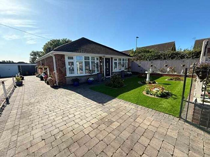 2 Bedroom Detached Bungalow For Sale In Foxhill, Grimsby, DN37