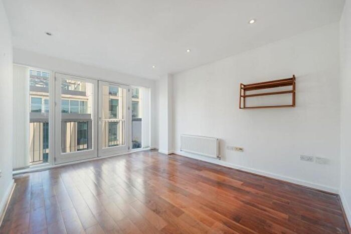 2 Bedroom Flat For Sale In Saskia House, Hackney Road, London, E2