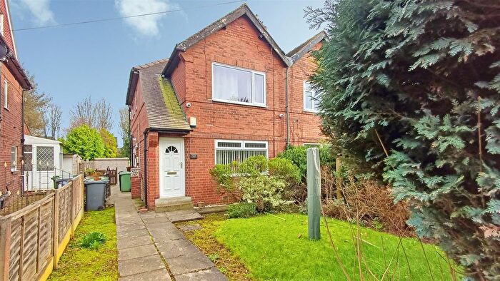 1 Bedroom Flat For Sale In Pendas Way, Leeds, LS15