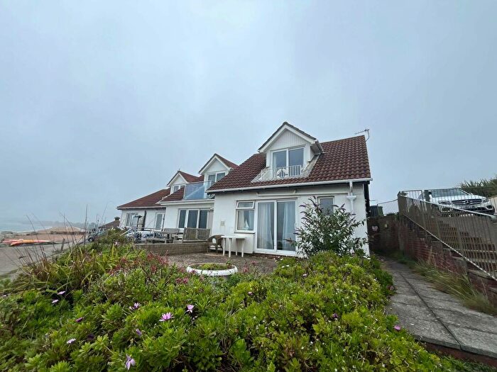 2 Bedroom Bungalow To Rent In Bowleaze Coveway - Chalet Style Bungalow, DT3