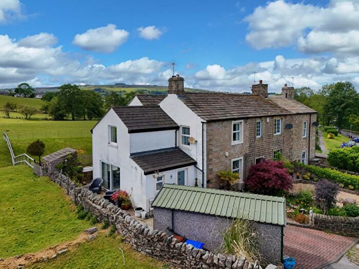2 Bedroom Cottage For Sale In Dotcliffe Road, Kelbrook, BB18