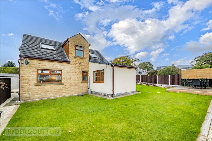 3 Bedroom Detached House For Sale In Lindrick Way, Halifax, West Yorkshire, HX2