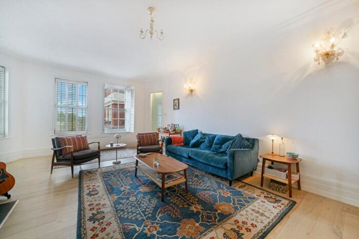 3 Bedroom Flat To Rent In St. Johns Wood Court, St. Johns Wood Road, NW8