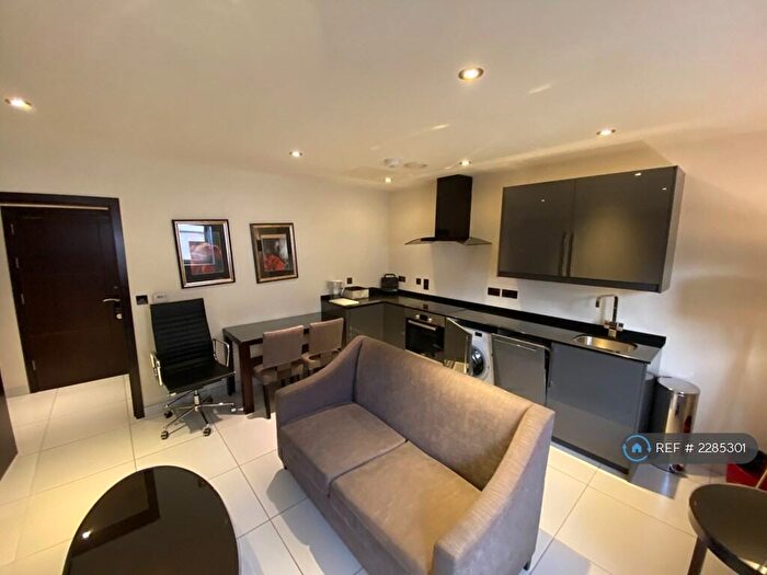 1 Bedroom Flat To Rent In Headrow Residence, Leeds, LS1