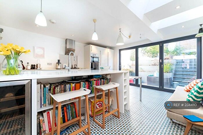 3 Bedroom Terraced House To Rent In Warleigh Road, Brighton, BN1