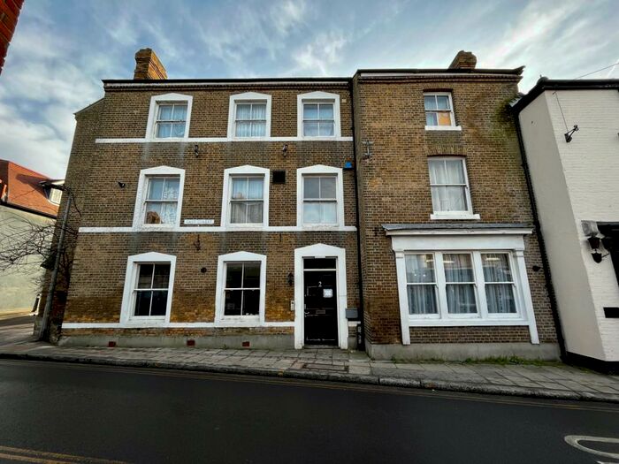 1 Bedroom Flat To Rent In East Street, Rochford, SS4