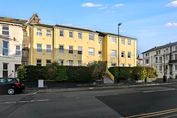 2 Bedroom Flat For Sale In Cavendish Place, Eastbourne, BN21