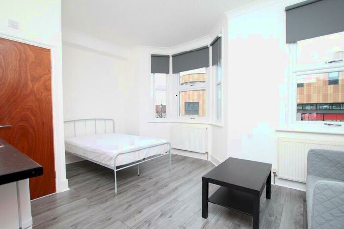 Flat To Rent In Forest Road, Walthamstow, London, E17