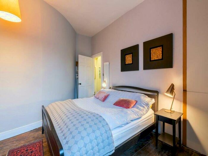 1 Bedroom Flat To Rent In William Street, West End, Edinburgh, EH3