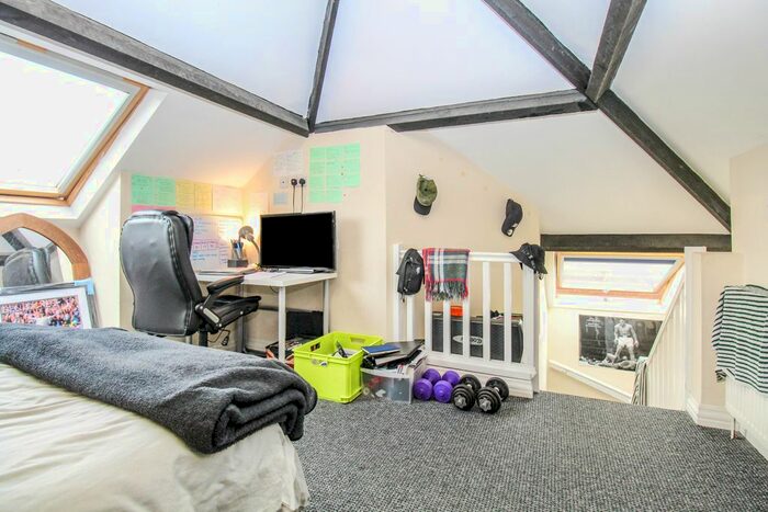 4 Bedroom Semi-Detached House To Rent In Headingley Mount, Headingley, Leeds, LS6