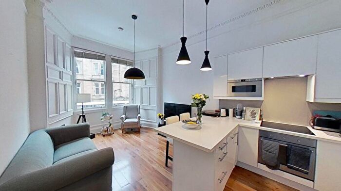 2 Bedroom Flat To Rent In Bruntsfield Place, Edinburgh, EH10