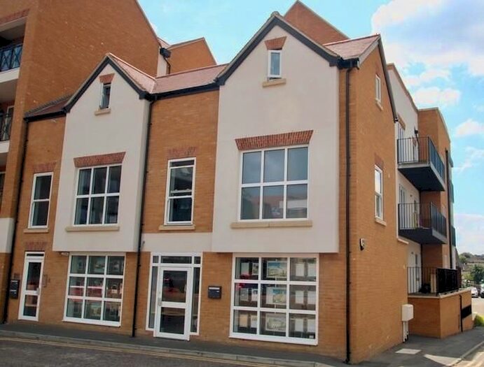 1 Bedroom Flat To Rent In Fairfield Road, Brentwood, Essex, CM14