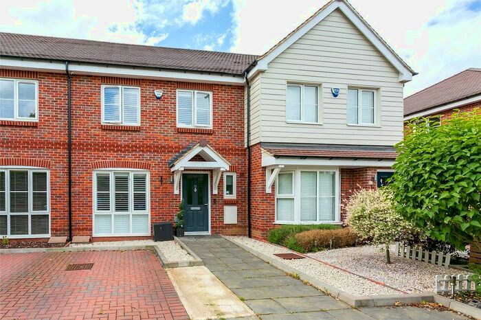 3 Bedroom Detached House To Rent In The Copse, Woodside Road, Abbots Langley, WD5