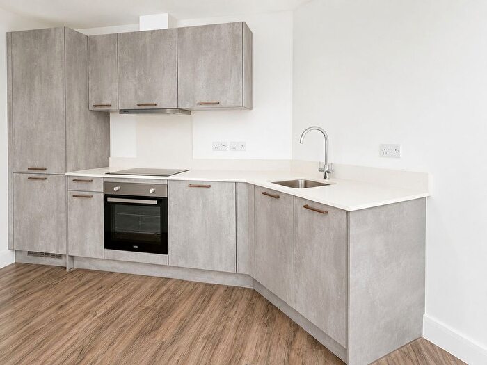 2 Bedroom Flat To Rent In Mercury Gardens, Romford, RM1