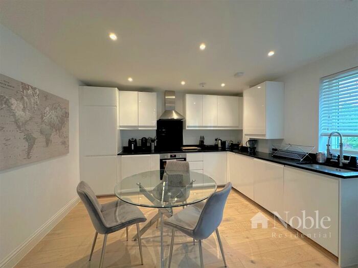 1 Bedroom Flat For Sale In Eclipse Apartments, Ongar Road, Brentwood, CM15